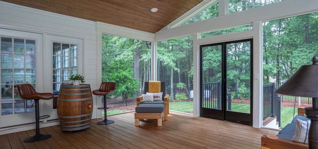 Panoramic view of Jasper screened deck.
